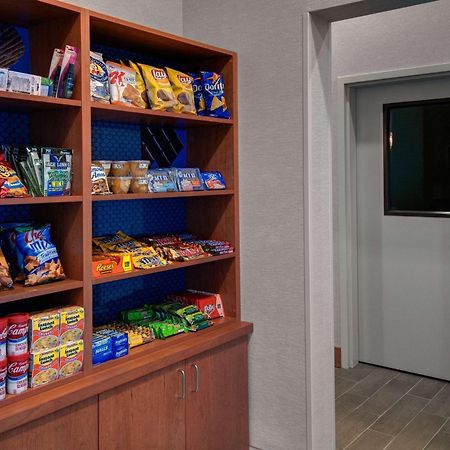 Hampton Inn & Suites Астория Экстерьер фото