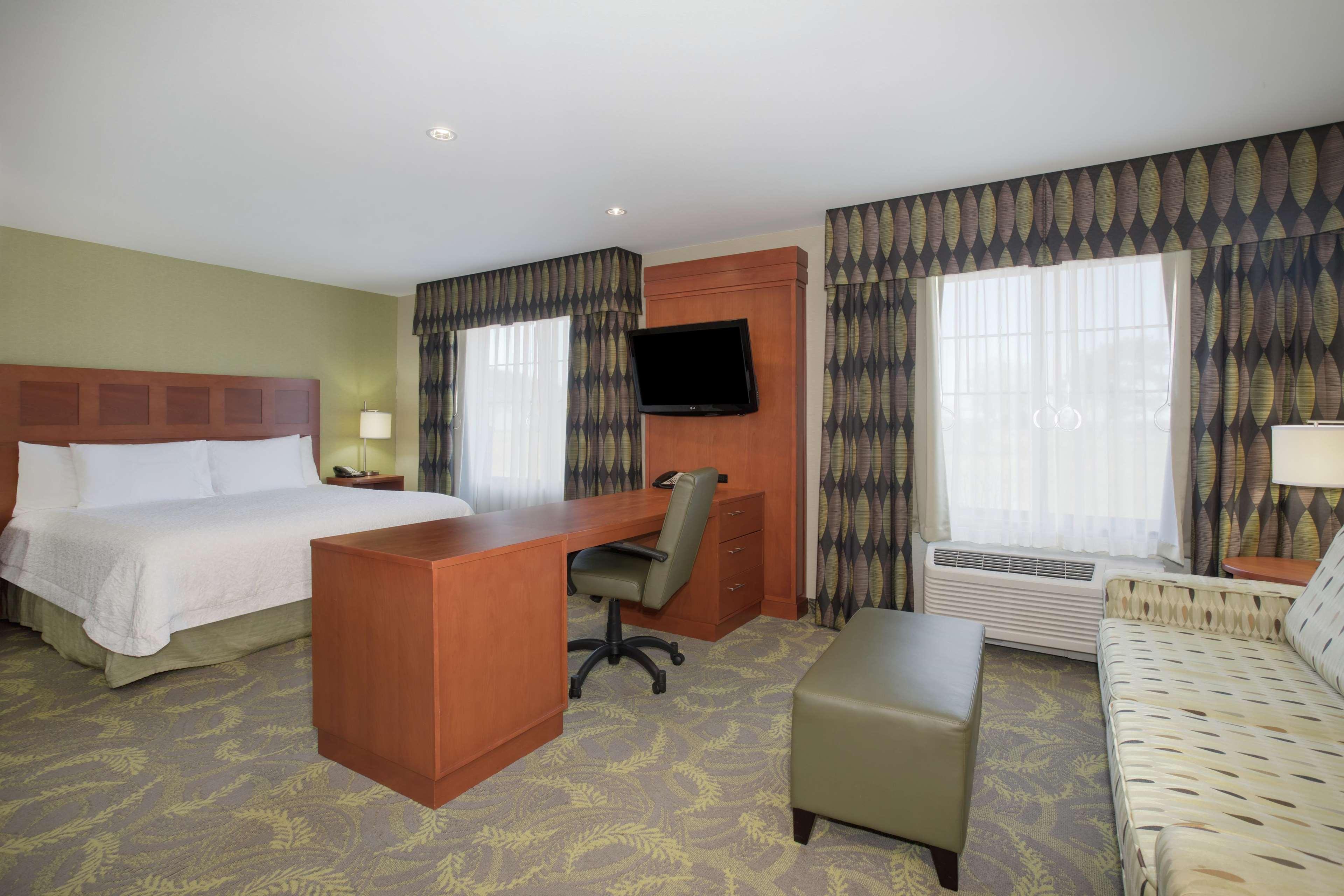 Hampton Inn & Suites Астория Экстерьер фото