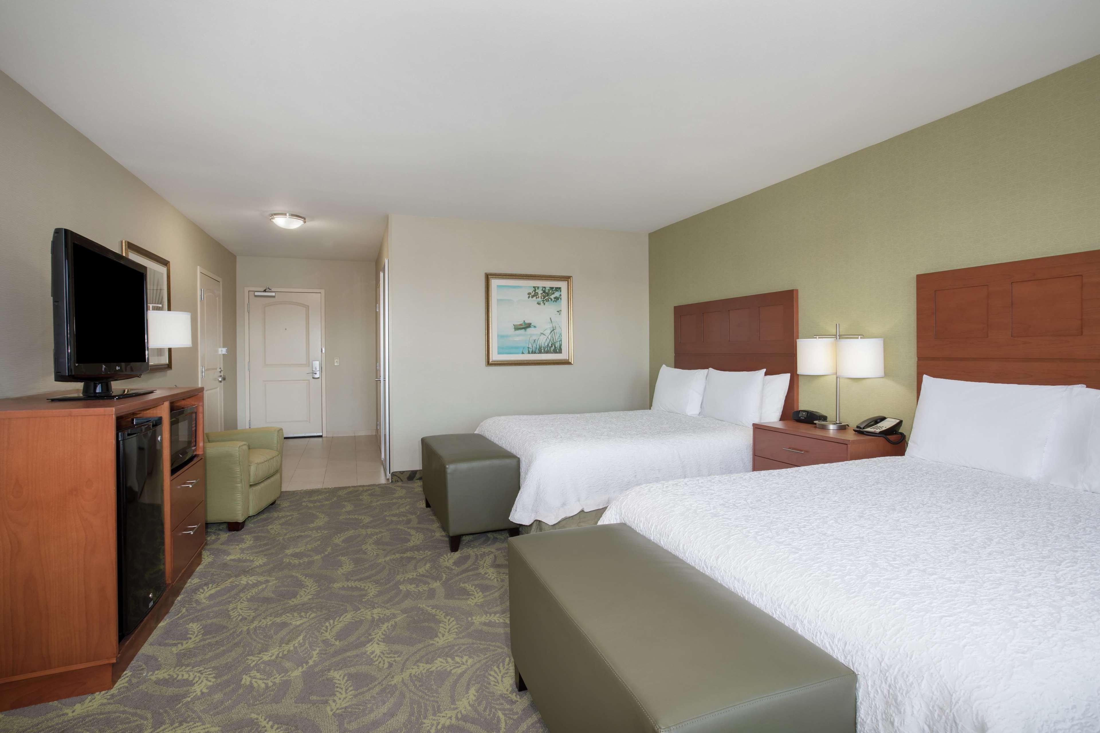 Hampton Inn & Suites Астория Экстерьер фото