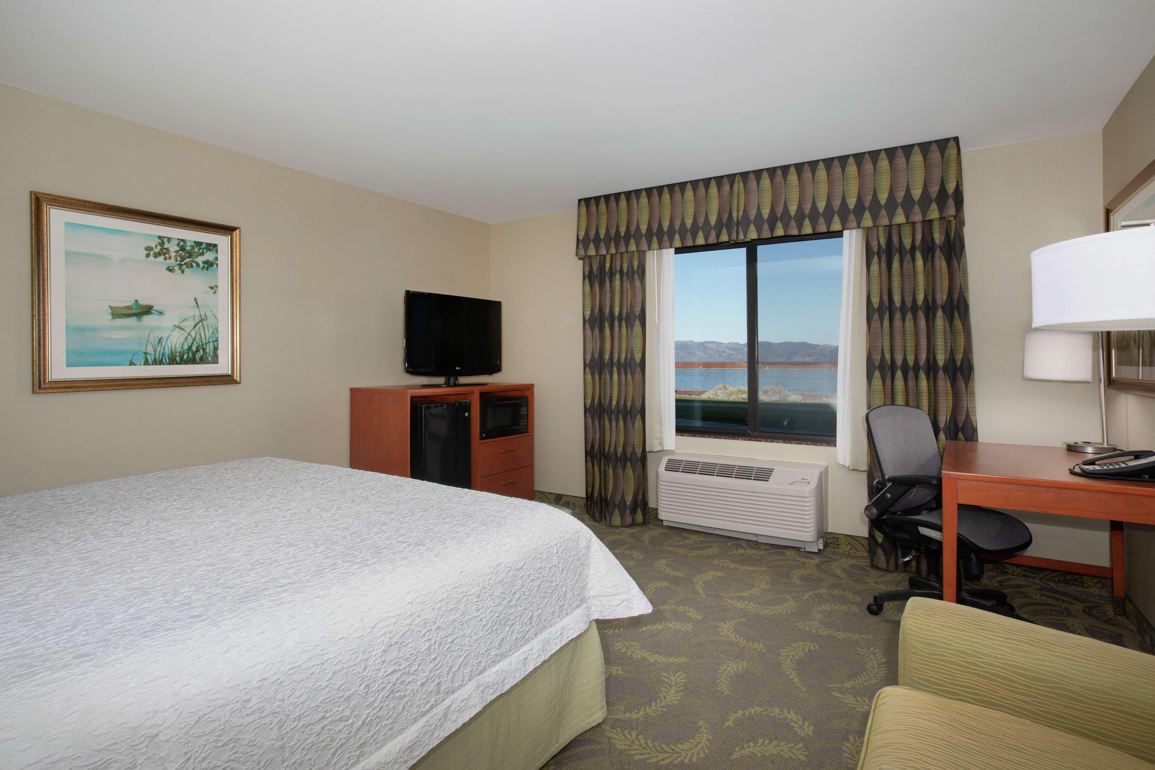 Hampton Inn & Suites Астория Экстерьер фото
