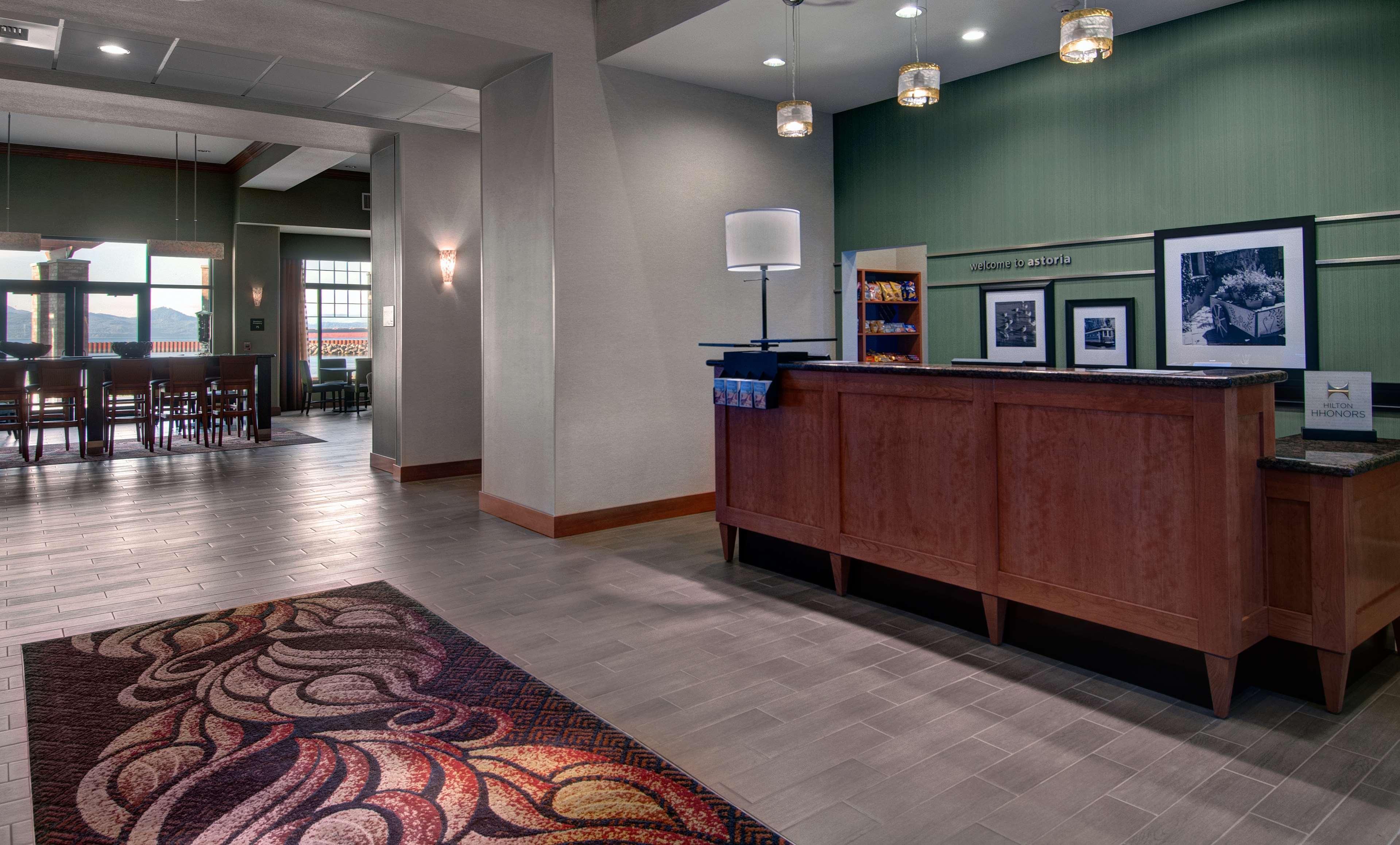 Hampton Inn & Suites Астория Экстерьер фото
