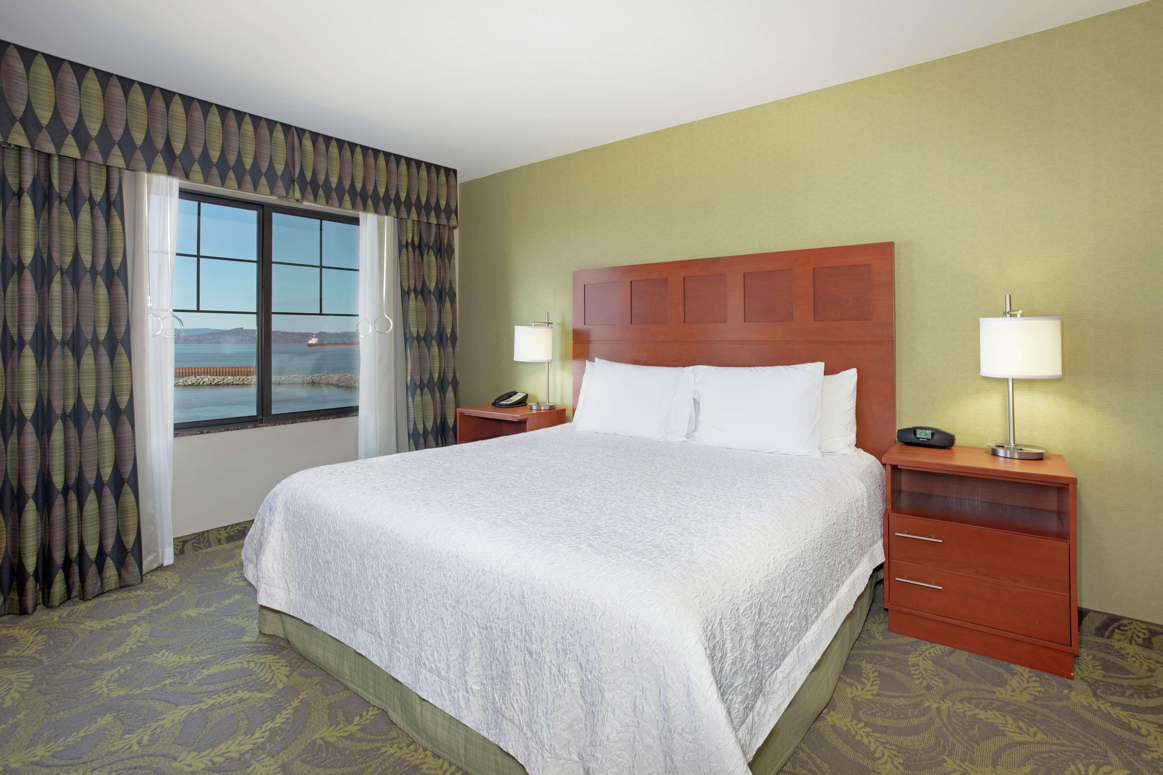 Hampton Inn & Suites Астория Экстерьер фото