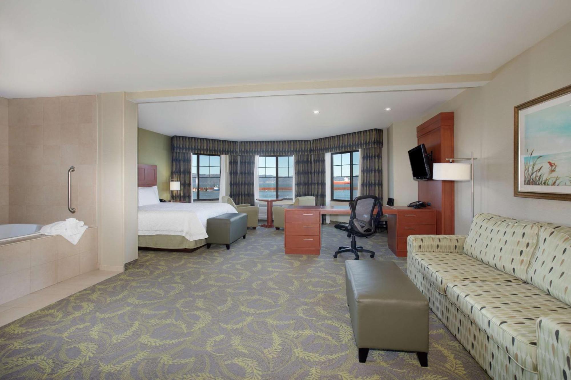 Hampton Inn & Suites Астория Экстерьер фото