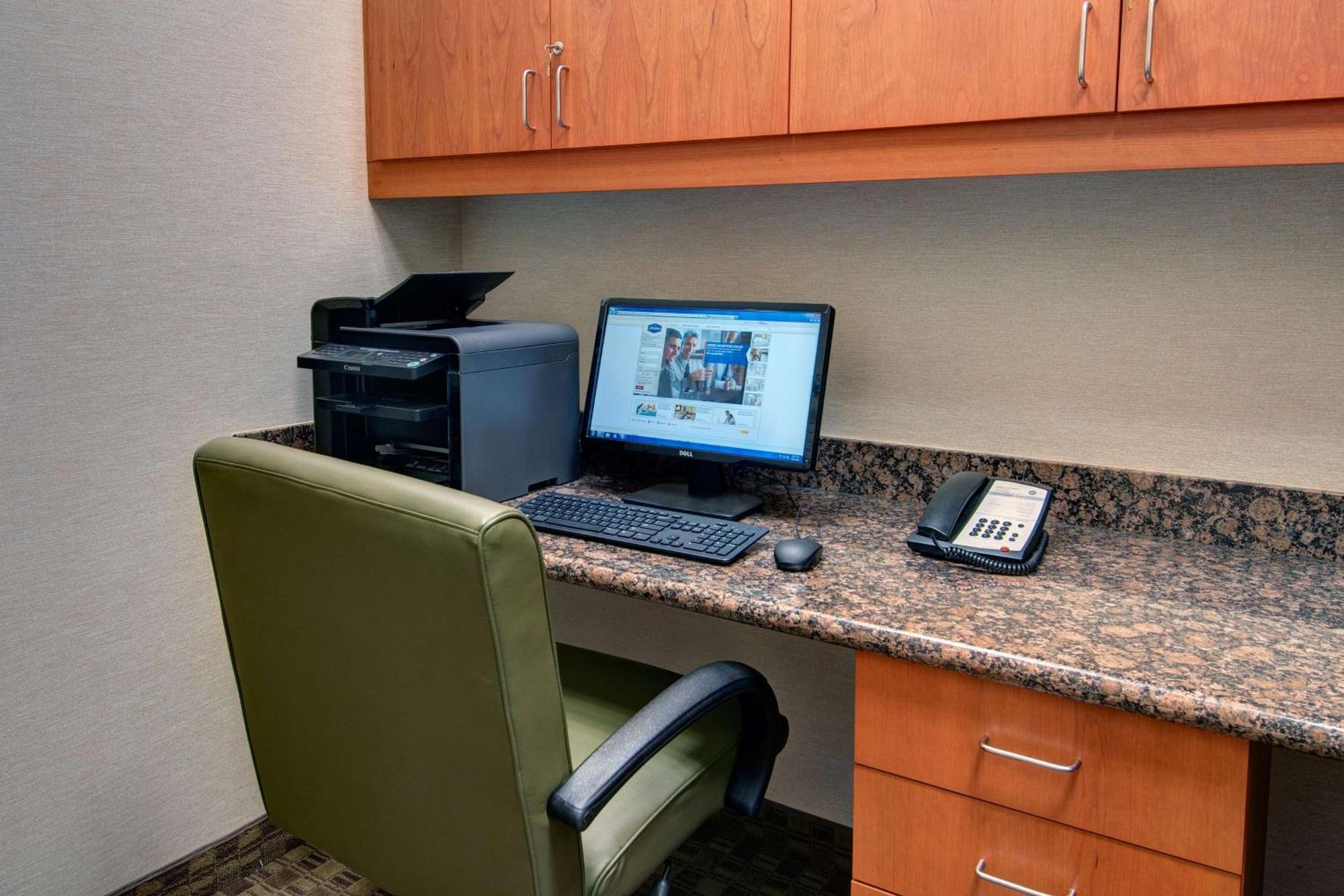 Hampton Inn & Suites Астория Экстерьер фото