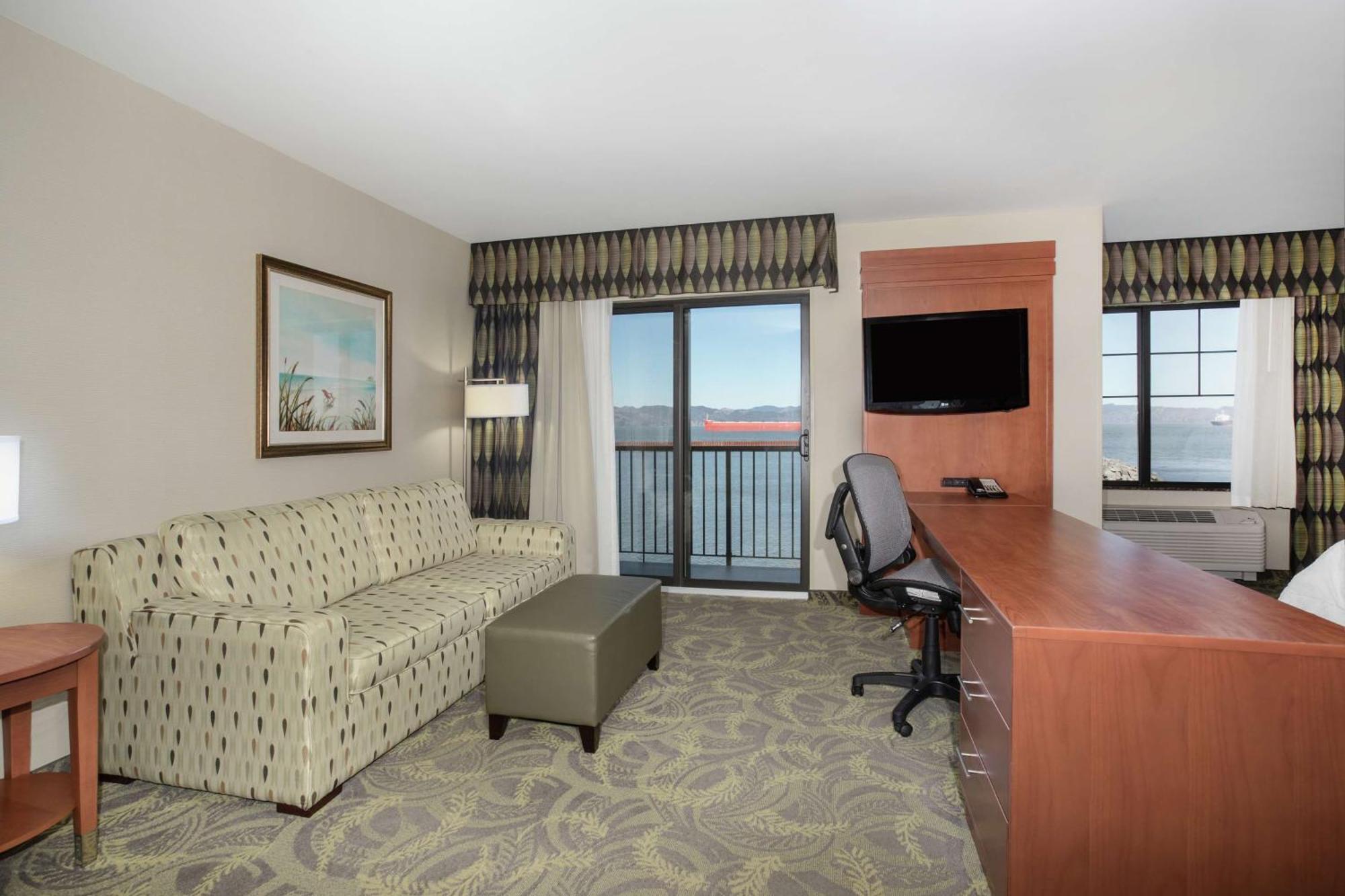 Hampton Inn & Suites Астория Экстерьер фото
